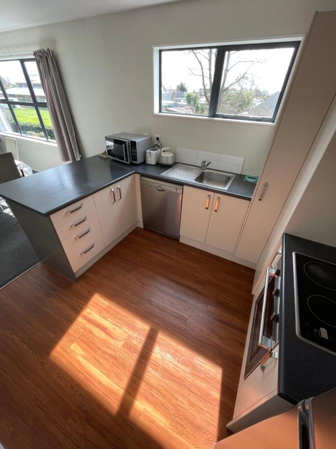 דירות כרייסטצ'רץ' Quiet, New, Sunny Cnzhouse On Upstairs Near Cbd מראה חיצוני תמונה