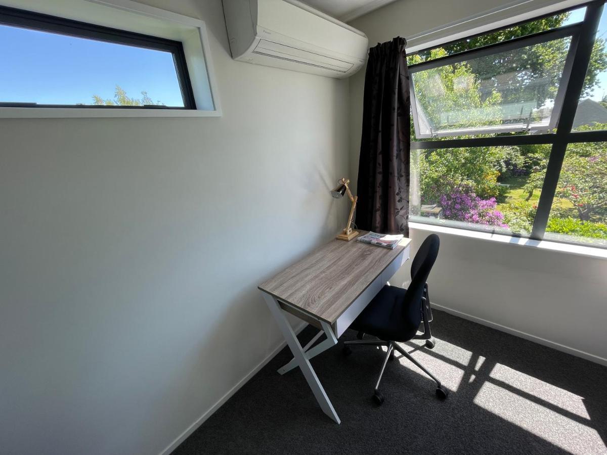 דירות כרייסטצ'רץ' Quiet, New, Sunny Cnzhouse On Upstairs Near Cbd מראה חיצוני תמונה